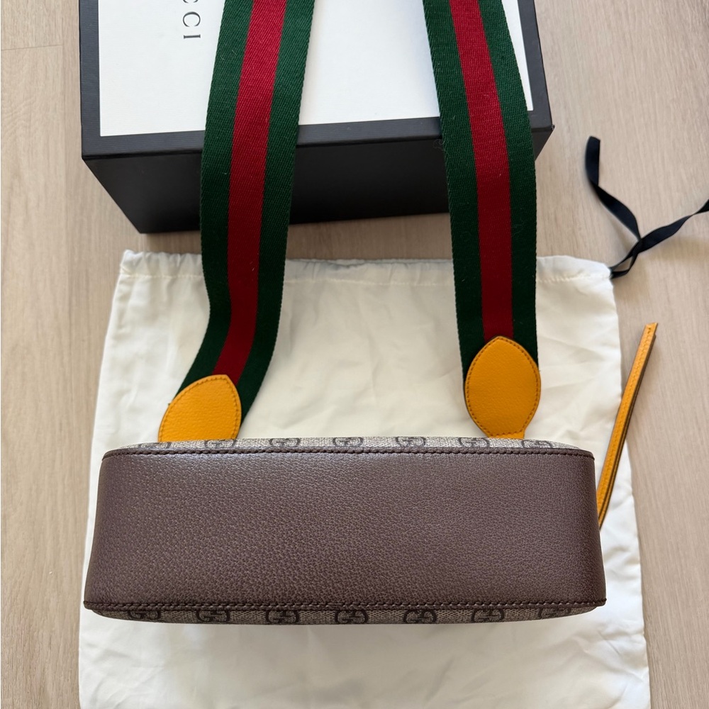 Gucci GG Supreme Crossbody Bag - Picture 7 of 9